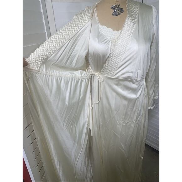 Vintage 2 Piece Vanity Fair Nightgown Peignoir Robe Set Nylon Cream Small - Picture 6 of 11